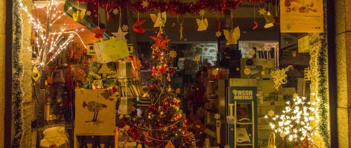 Junta de Freguesia entrega prémios aos vencedores do concurso “Montras de Natal do Comércio Local” Junta de Freguesia entrega prémios aos vencedores do concurso “Montras de Natal do Comércio Local”